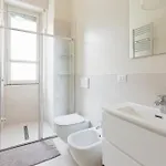 Guesthost - Porta Ticinese - Modern Appartement Milaan