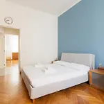 Guesthost - Porta Ticinese - Modern Appartement Milaan